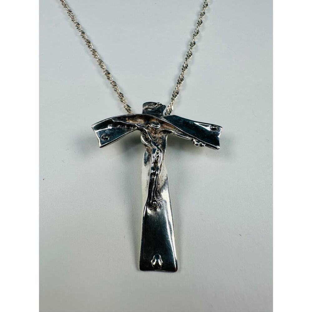 Vintage Sterling Silver Crucifix Cross Pendant and 22” Chain